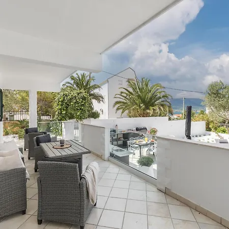 Apartment Attractive In Slatine Trogir